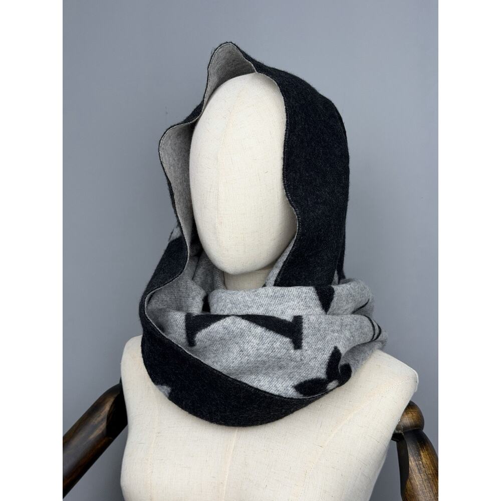 Louis Vuitton Reykjavik Scarf 100% Cashmere in Black and Grey - Picture 2 of 10